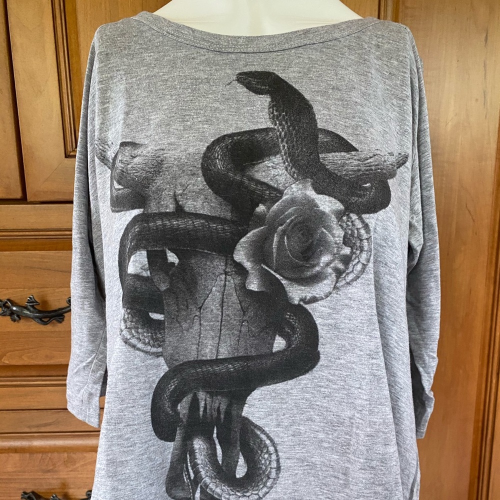 💰3 for $20 - A bit longer shirt 3/4 arms